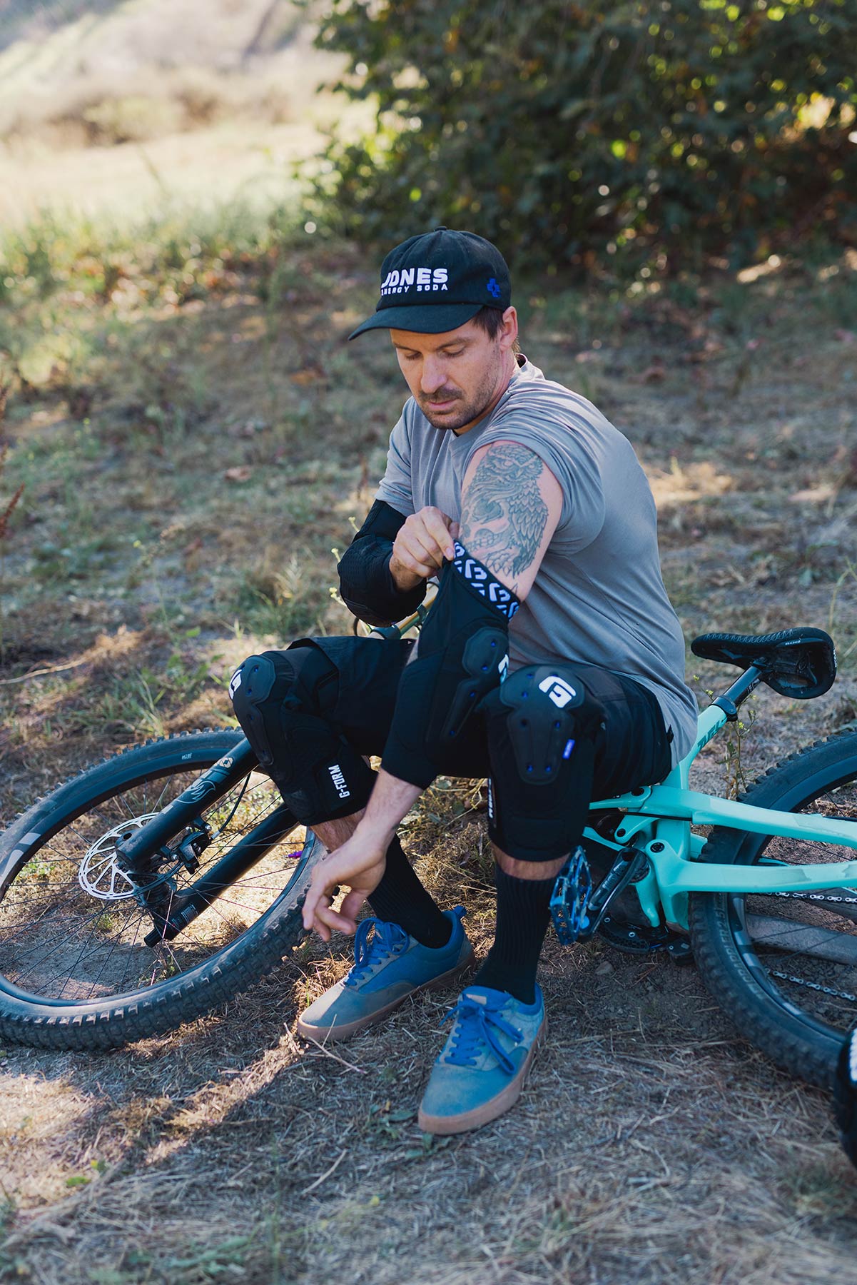 RE ZRO Mesa Elbow Guard